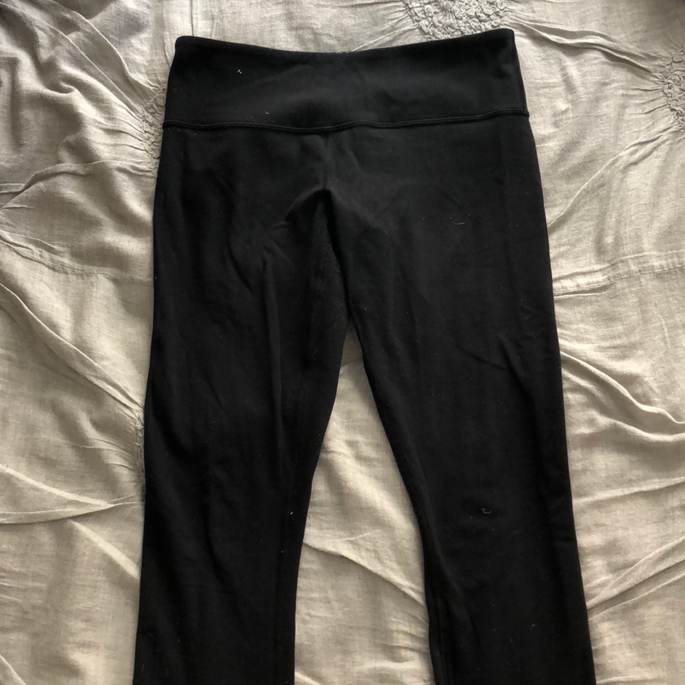 Lululemon, size 6 wonder under crops.